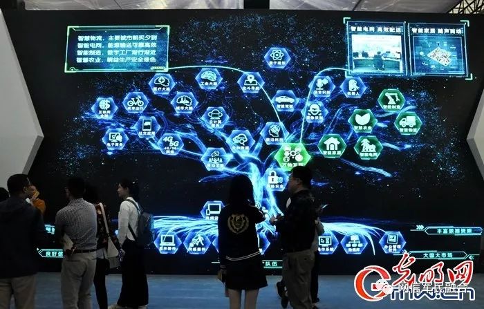 短视频丨走进“砥砺奋进的五年”大型成就展 感受特色体验展区科技范儿