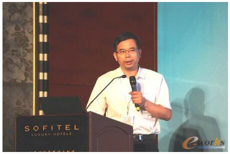 中国银河证券网上交易总监、量化交易团队负责人魏自恩介绍“智能投顾与量化交易平台”