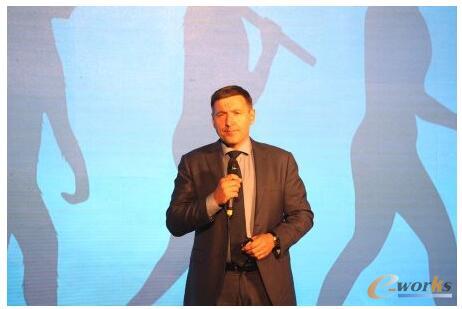 Software AG全球物联网行业总监Bart Schouw发表主题演讲谈“数字化与智慧互联”